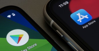Apple App Store, Google Play